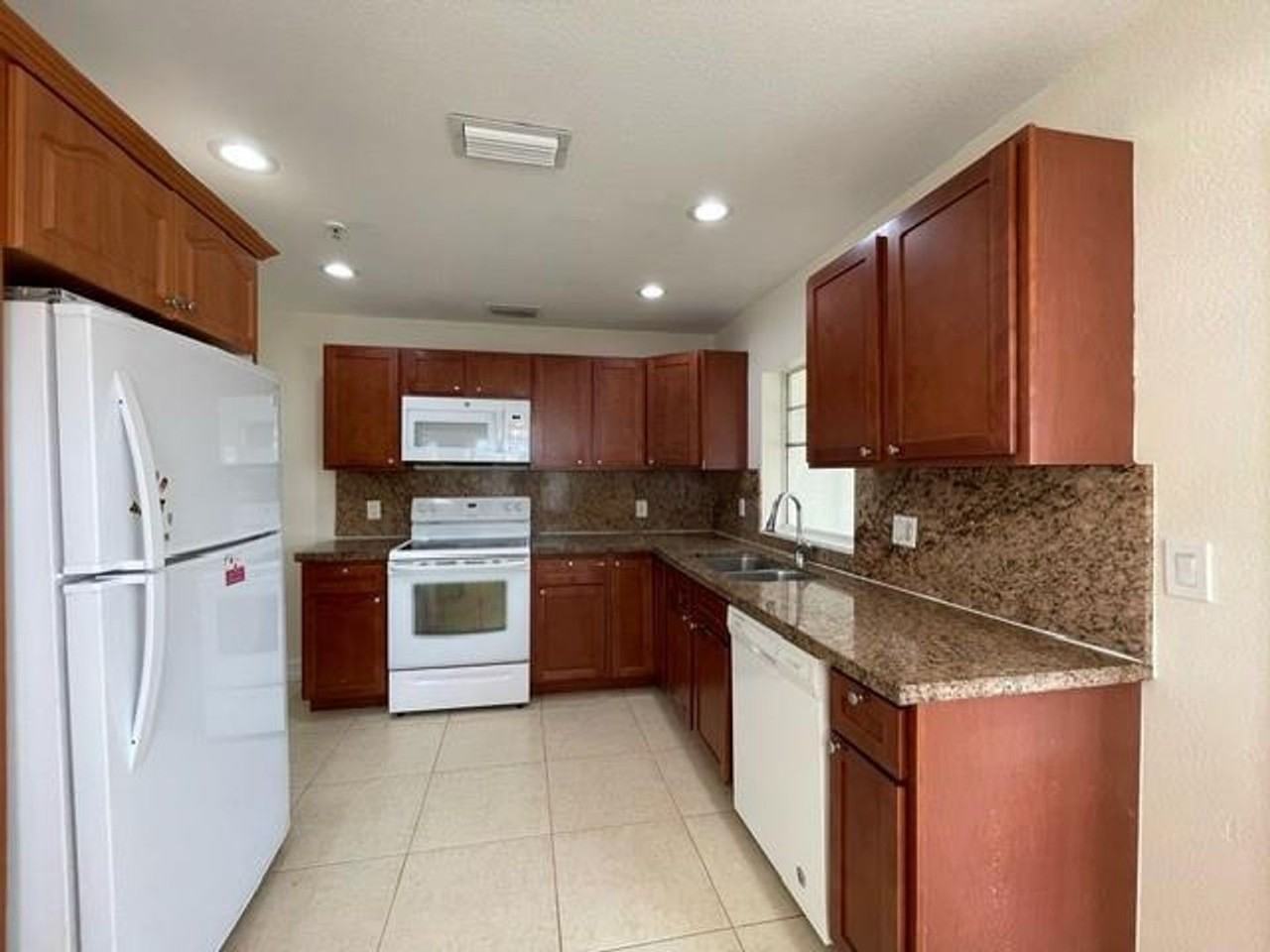 22744 Sw 55th Ave - Photo 5 of 16