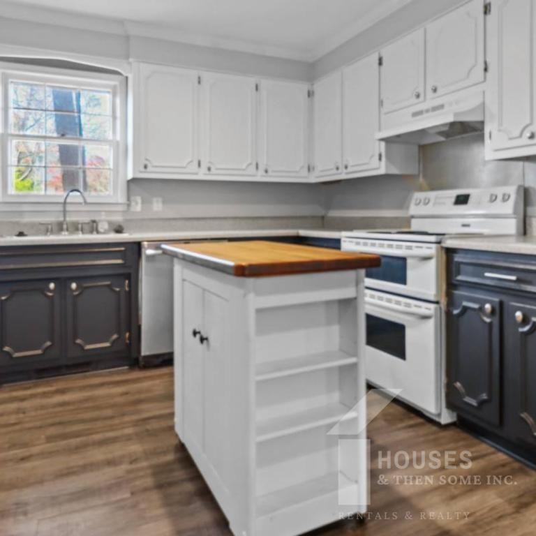 301 Ladbroke Rd - Photo 5 of 17