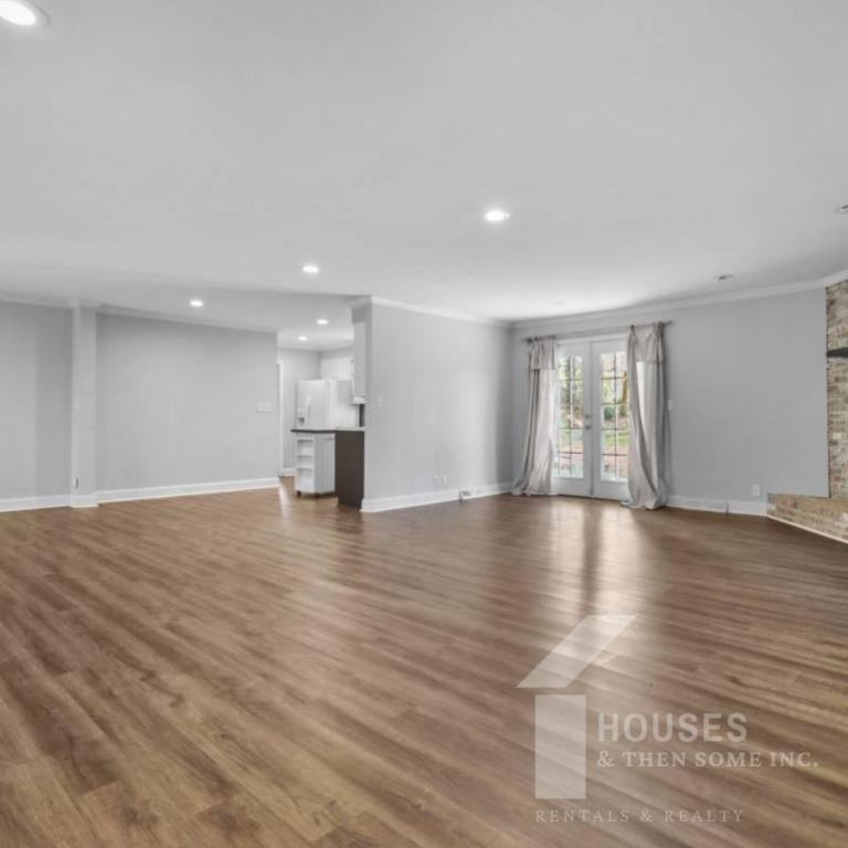 301 Ladbroke Rd - Photo 6 of 17