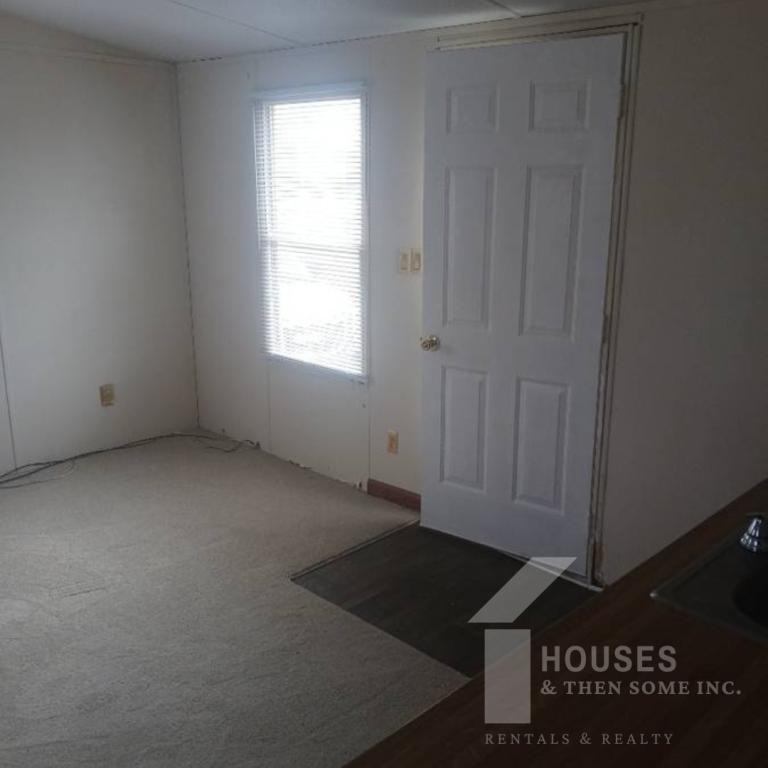 109 Smiley Dr - Photo 2 of 8