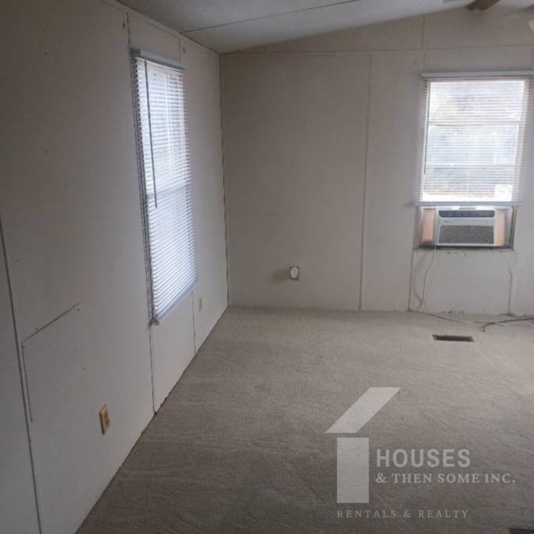 109 Smiley Dr - Photo 4 of 8