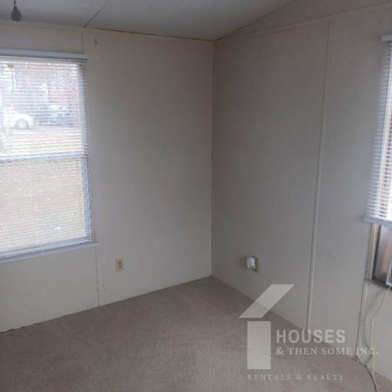 109 Smiley Dr - Photo 5 of 8
