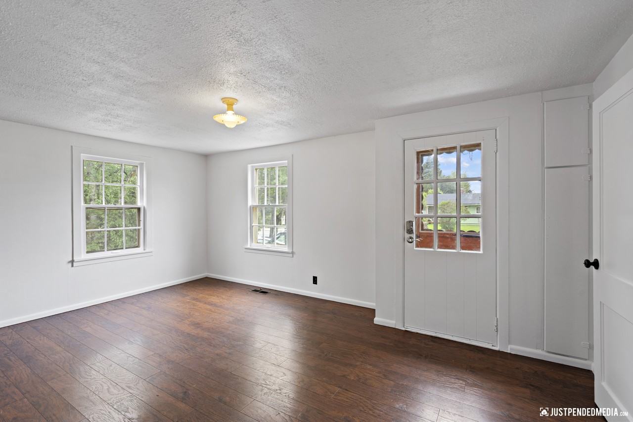 1417 Karluk St - Photo 2 of 14