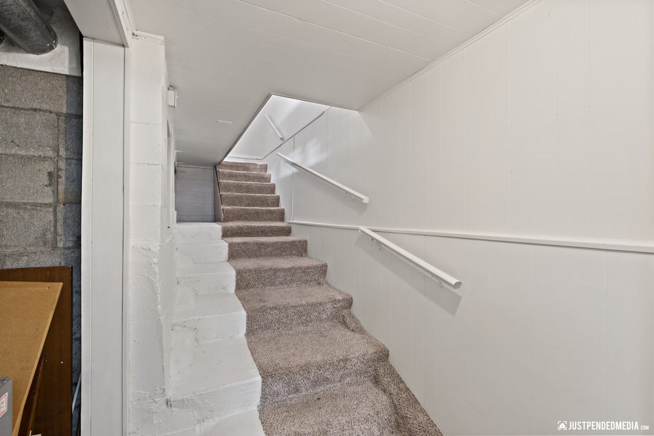 1417 Karluk St - Photo 4 of 14