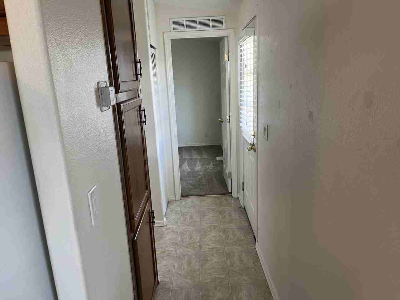 504 Gladstone St - Photo 5 of 9