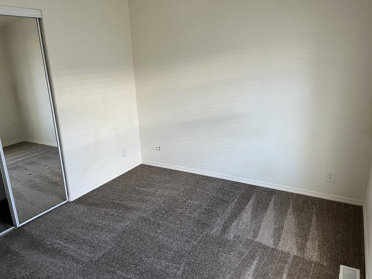504 Gladstone St - Photo 6 of 9
