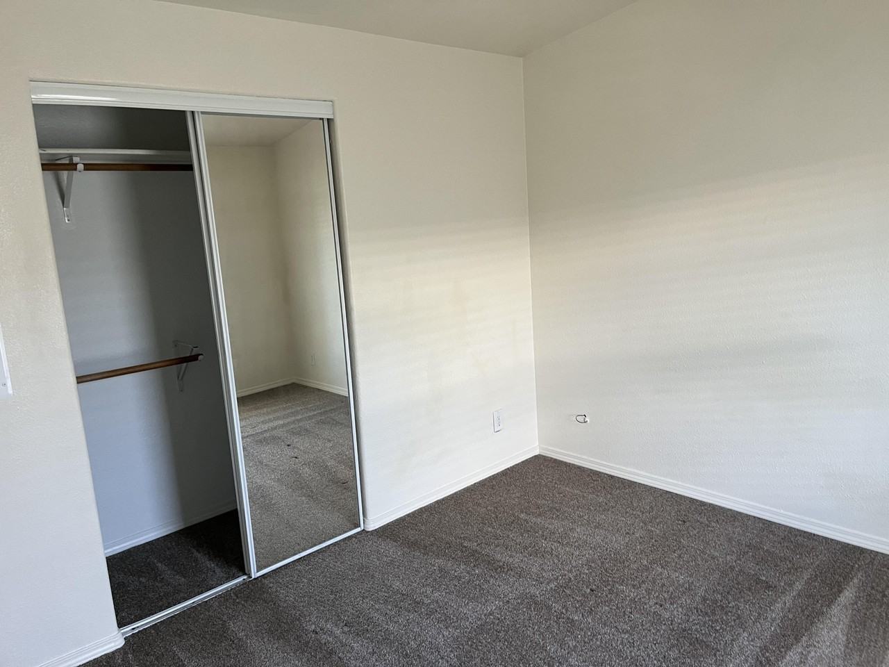 504 Gladstone St - Photo 7 of 9