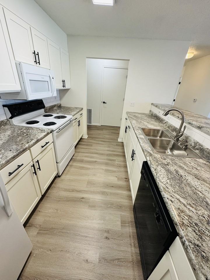 225 Beaver Kreek Ctr #5 - Photo 5 of 25