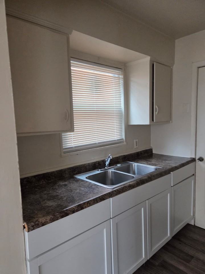4249 Duane St - Photo 2 of 11