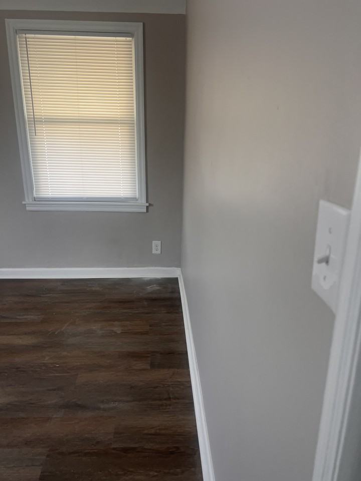 3413 Linwood Ave - Photo 2 of 3