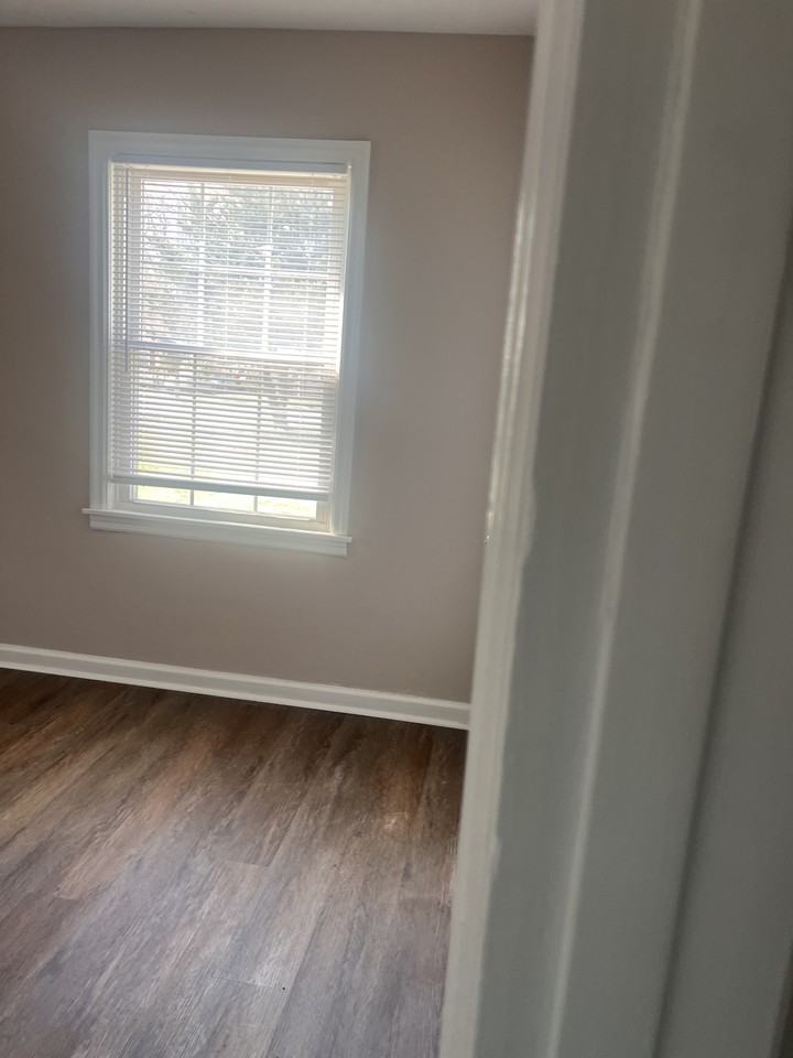 3413 Linwood Ave - Photo 3 of 3