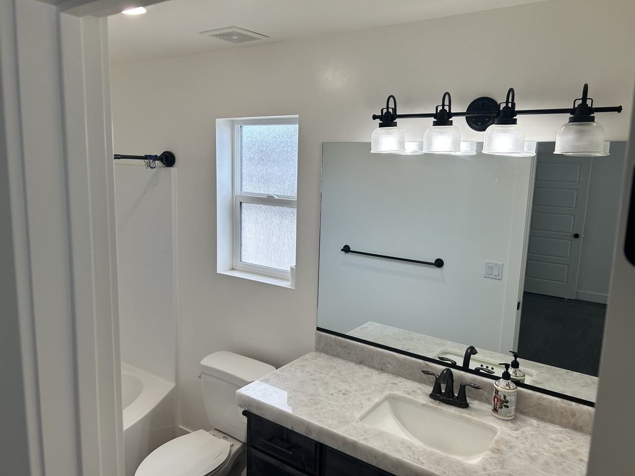 7050 S Bedford Ave - Photo 6 of 11