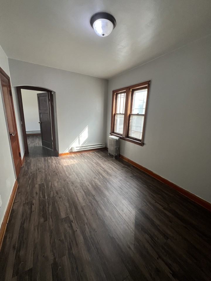 4901 S Packard Ave #4 - Photo 2 of 8