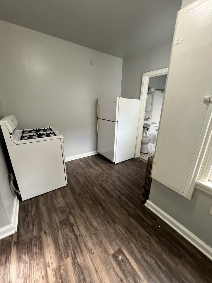 4901 S Packard Ave #4 - Photo 3 of 8