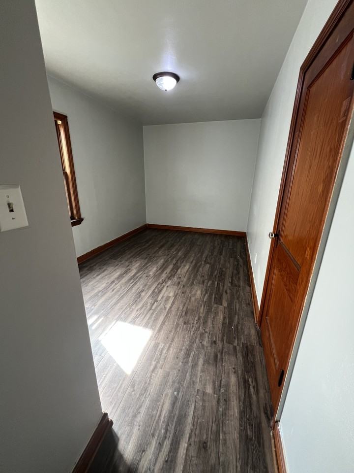4901 S Packard Ave #4 - Photo 5 of 8