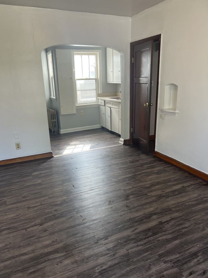 4901 S Packard Ave #4 - Photo 7 of 8