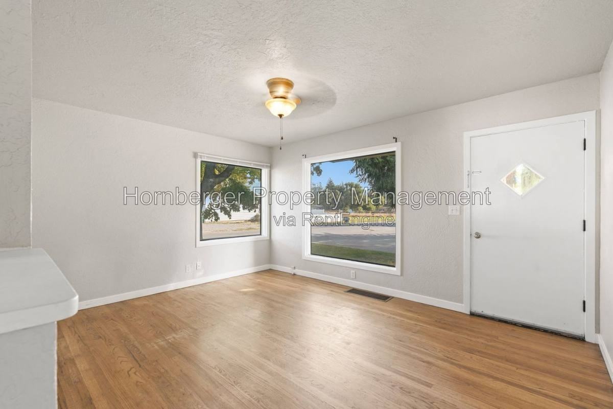 2023 N 6th Pl - Photo 3 of 10