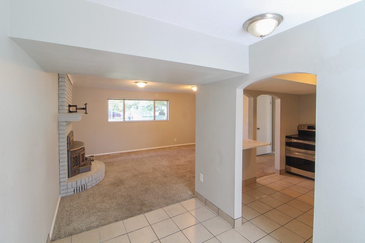 1474 Nw, #B - Photo 4 of 19