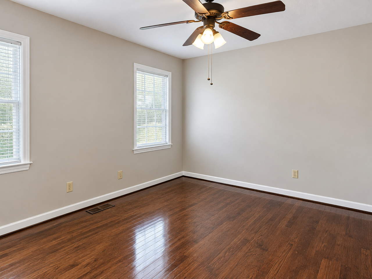1402 33rd St - Photo 5 of 8