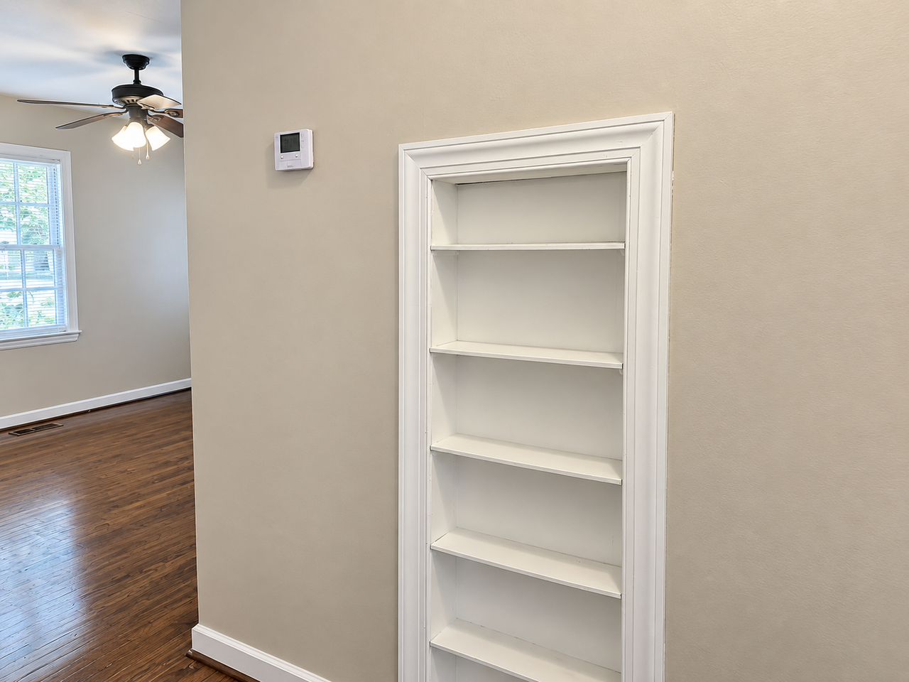1402 33rd St - Photo 6 of 8