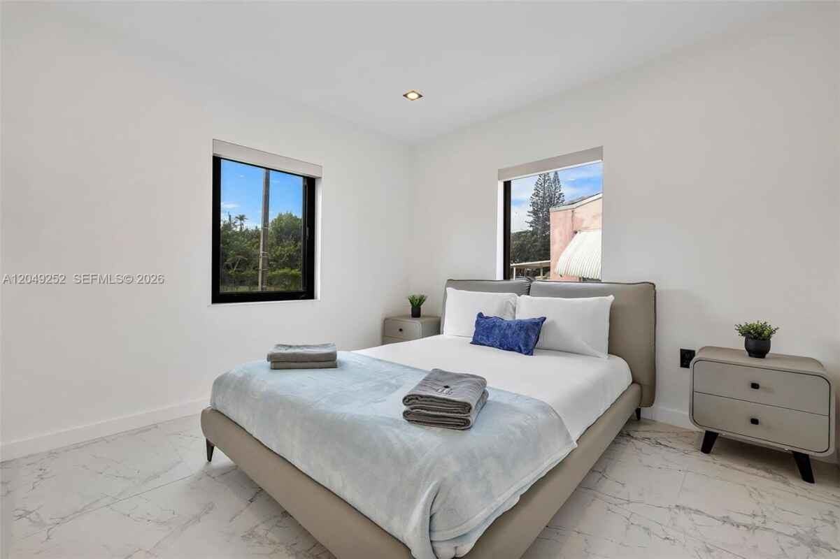 501 Nw 46th St - Photo 2 of 8