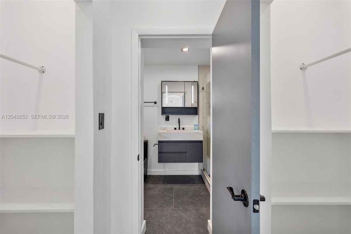 501 Nw 46th St - Photo 3 of 8