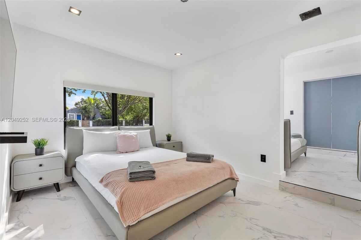 501 Nw 46th St - Photo 4 of 8