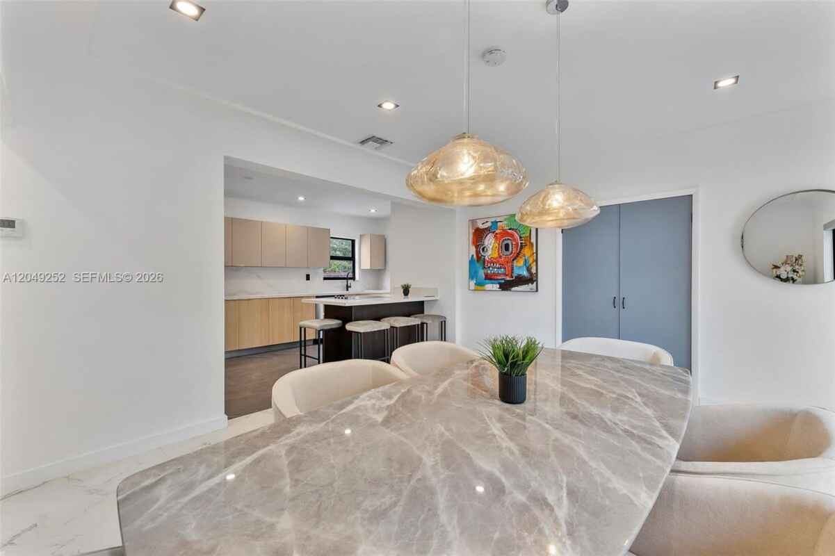 501 Nw 46th St - Photo 5 of 8