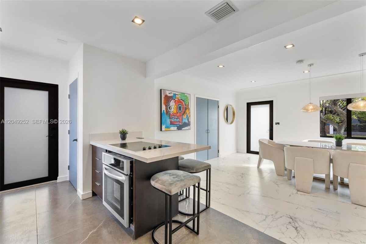 501 Nw 46th St - Photo 6 of 8