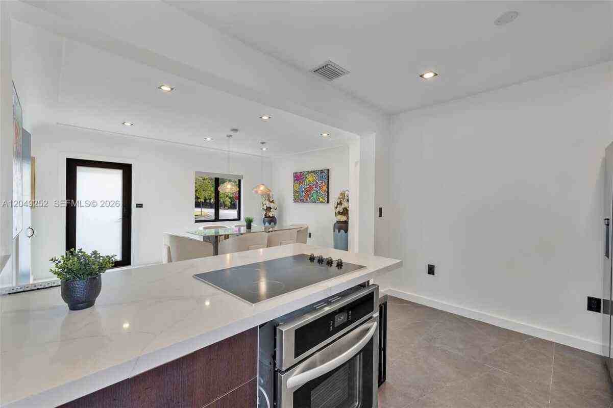 501 Nw 46th St - Photo 7 of 8