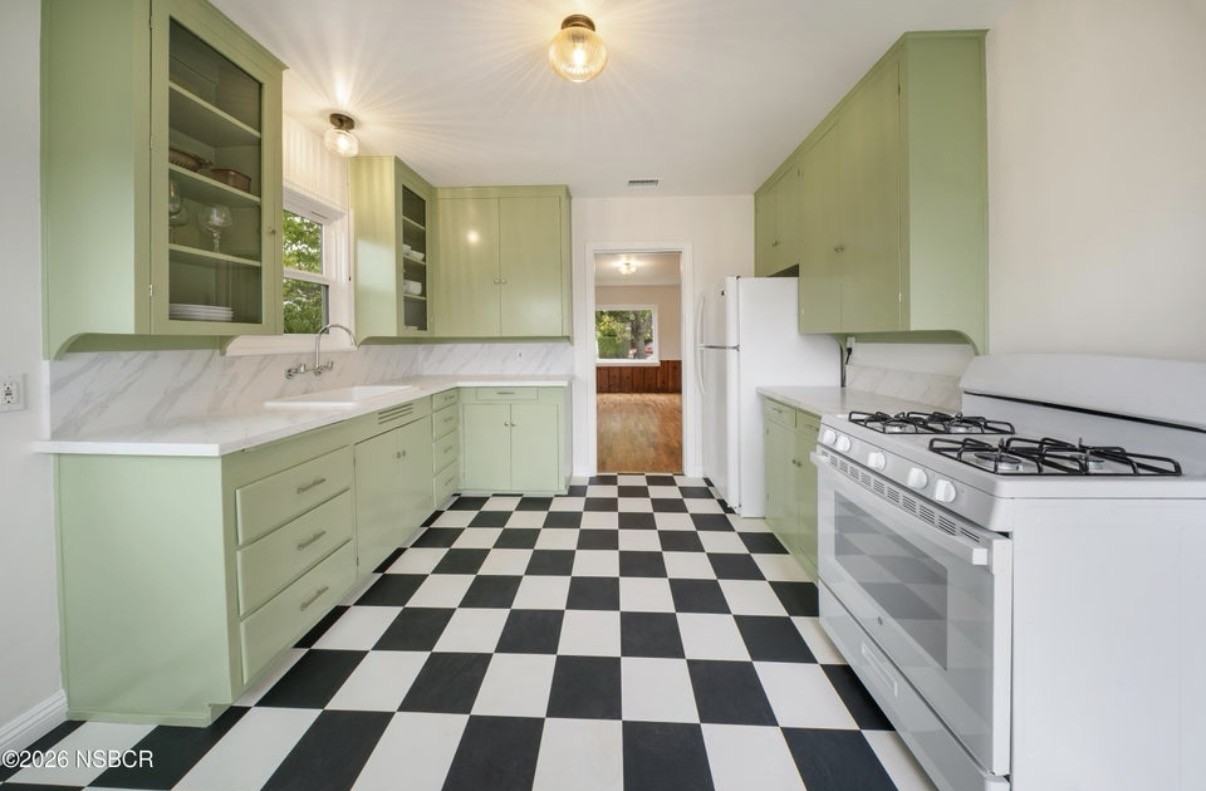 224 N F St - Photo 4 of 17