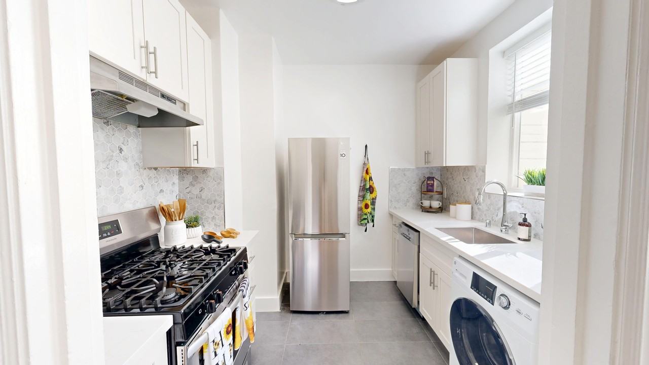 2844 Lyon Street - Photo 4 of 16