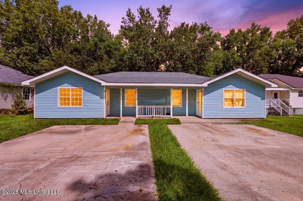 20017 Sunshine Dr
