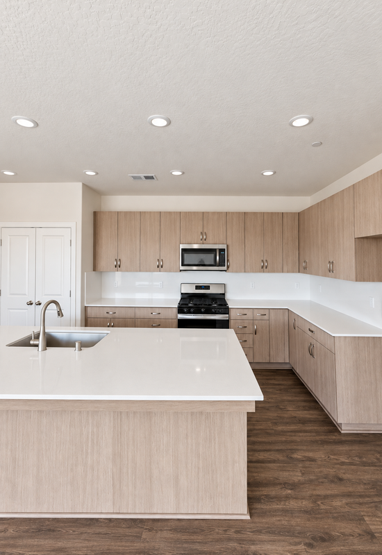 1037 Madrid Ave - Photo 2 of 5