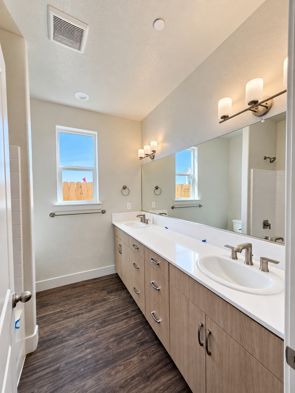 1037 Madrid Ave - Photo 4 of 5