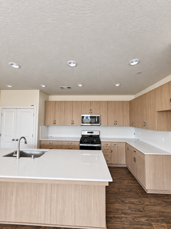 1037 Madrid Ave - Photo 5 of 5