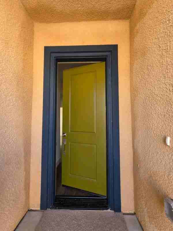 1049 Madrid Ave - Photo 3 of 17