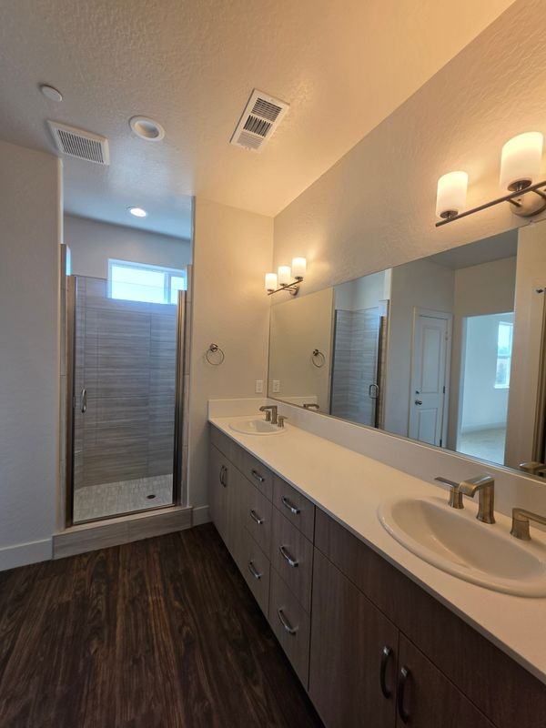 1049 Madrid Ave - Photo 6 of 17