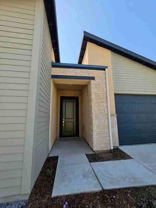 1049 Madrid Ave - Photo 7 of 17