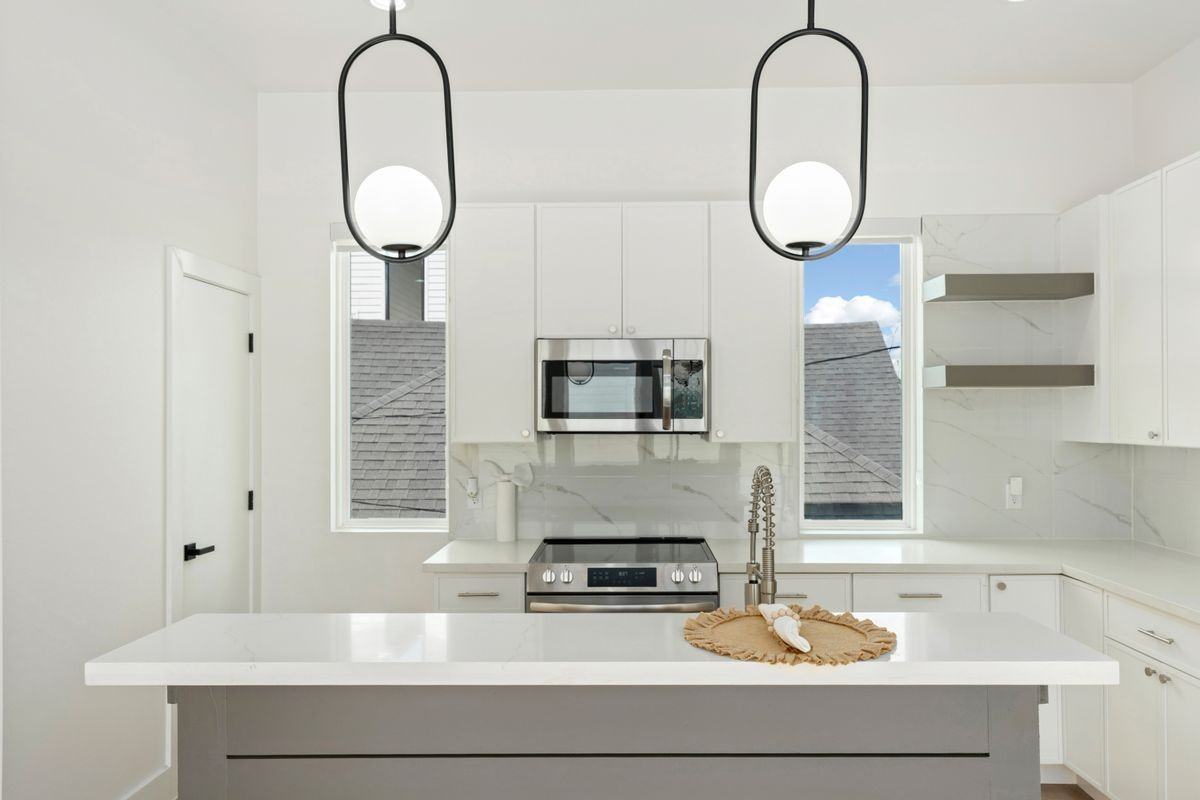 3012 Delano St - Photo 2 of 17