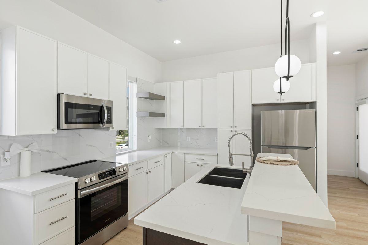 3012 Delano St - Photo 4 of 17
