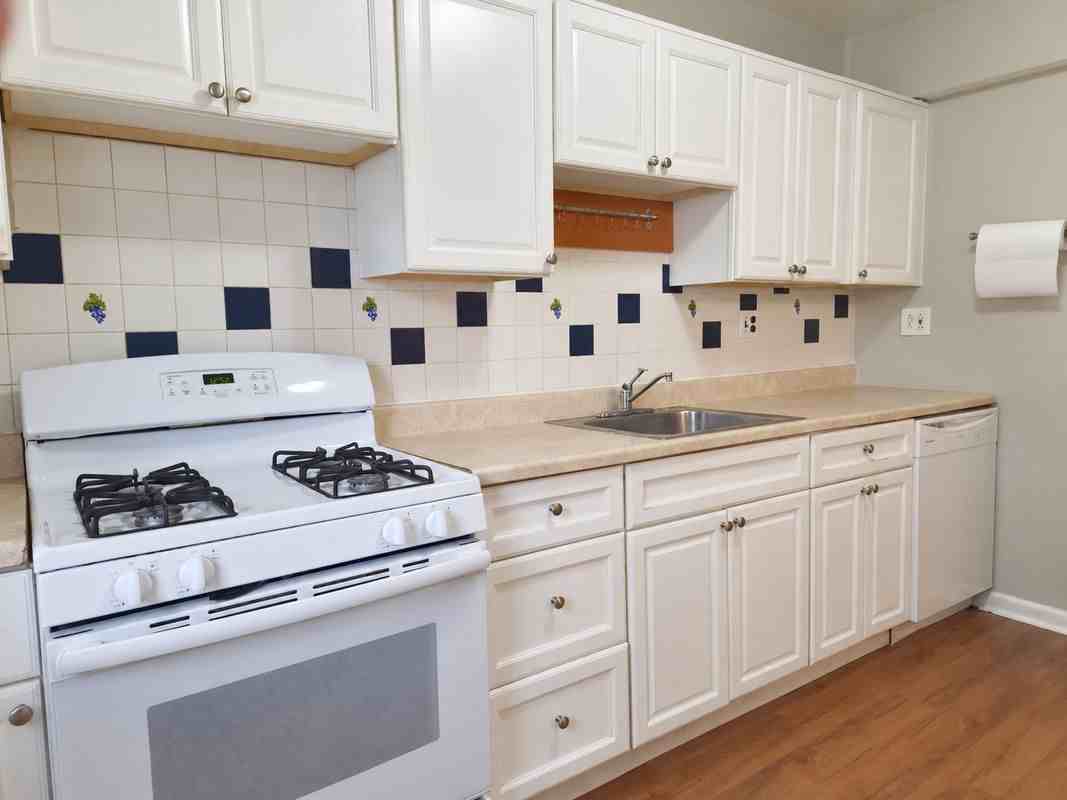 8356 Imperial Dr - Photo 4 of 11