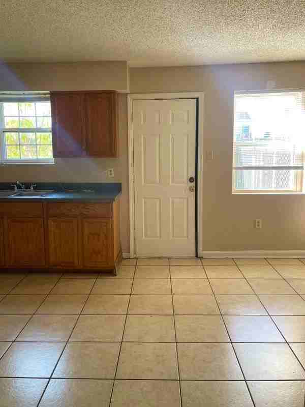 2454 Mexico St - Photo 4 of 6