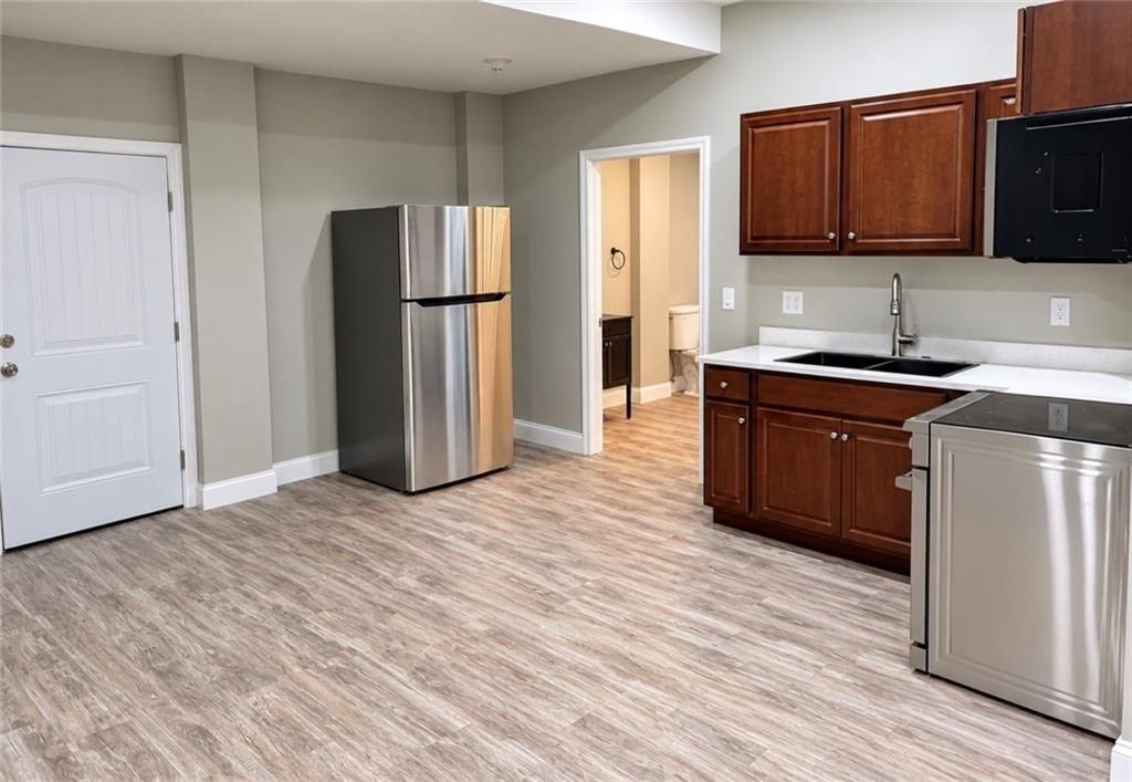 387 Broad St ##3 - Photo 2 of 10