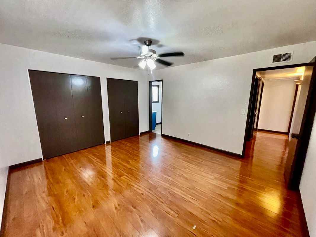 3961 Center Ave - Photo 3 of 6