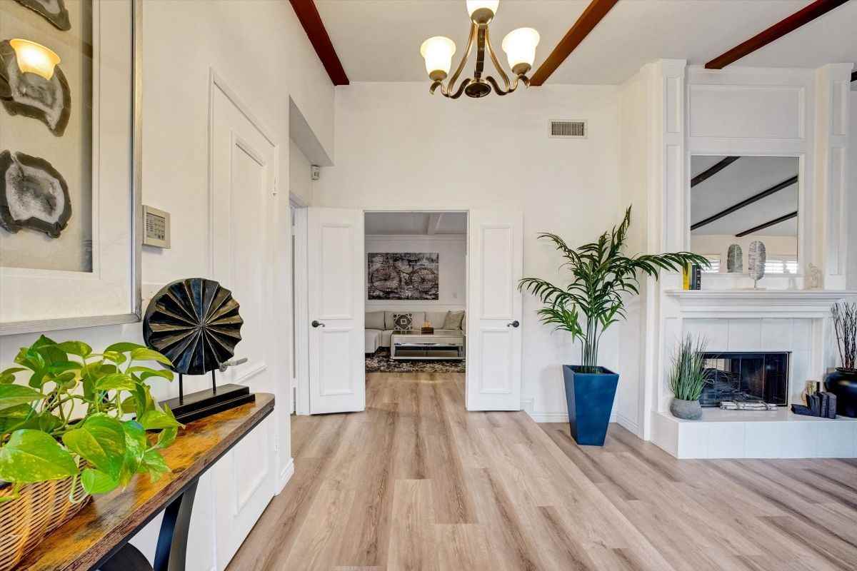 10467 Oakdale Ave - Photo 2 of 36