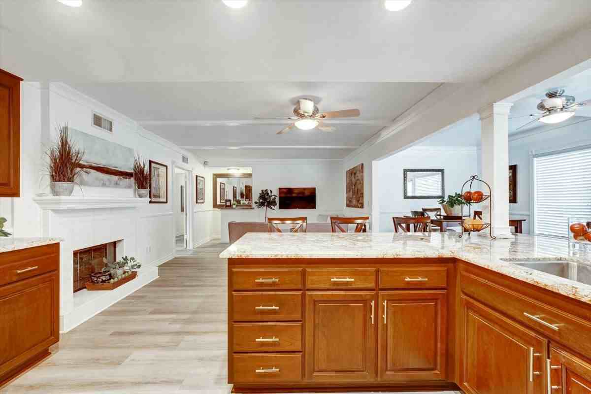 10467 Oakdale Ave - Photo 7 of 36