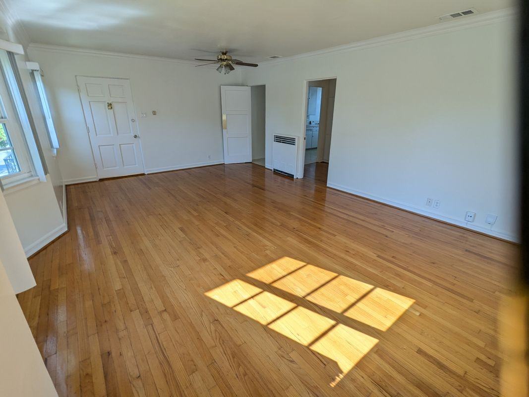 5669 San Vicente Blvd - Photo 2 of 14