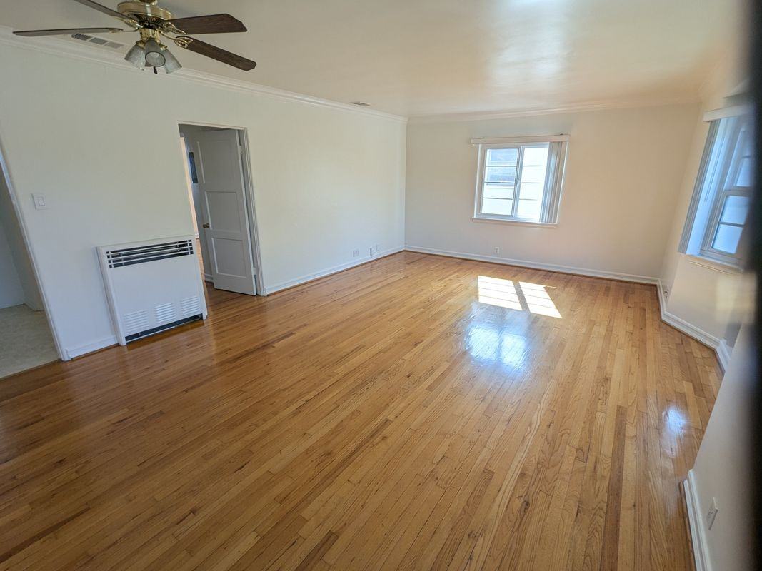 5669 San Vicente Blvd - Photo 3 of 14