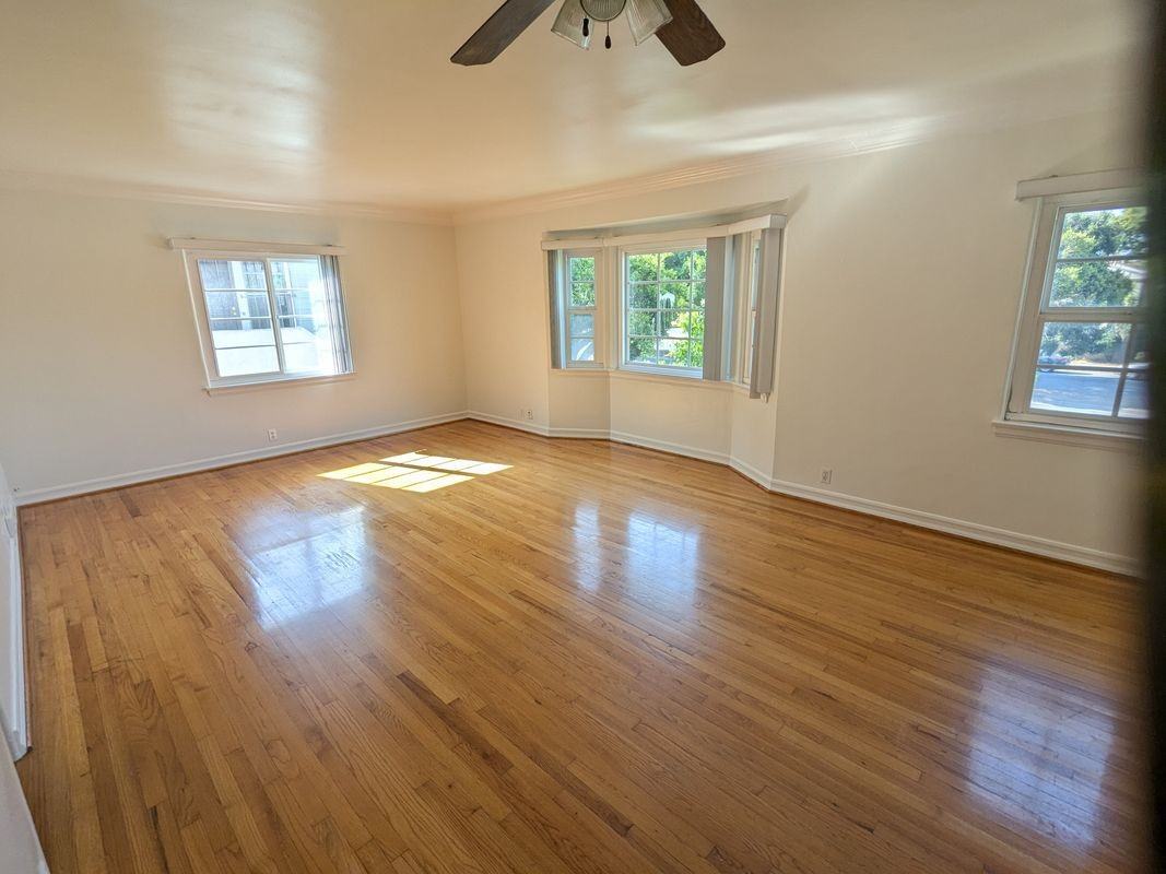 5669 San Vicente Blvd - Photo 4 of 14